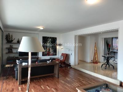 Apartamento en venta en El Poblado, Medellín · foto 2 de 19