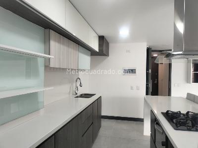 Apartamento de 3 alcobas en arriendo en El Poblado, Medellín, 107 m² · foto 8 de 17