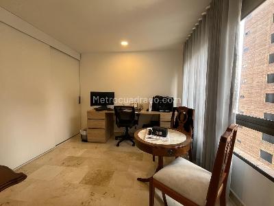 Apartamento de 2 alcobas en venta en El Poblado Loma De Los Parra, Medellín, 135 m² · foto 11 de 17