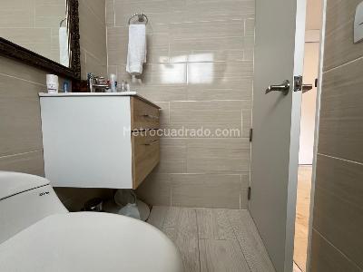 Apartamento de 2 alcobas en venta en El Poblado Loma De Los Parra, Medellín, 135 m² · foto 14 de 17