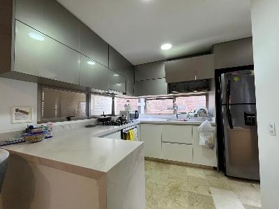 Apartamento de 2 alcobas en venta en El Poblado Loma De Los Parra, Medellín, 135 m² · foto 6 de 17