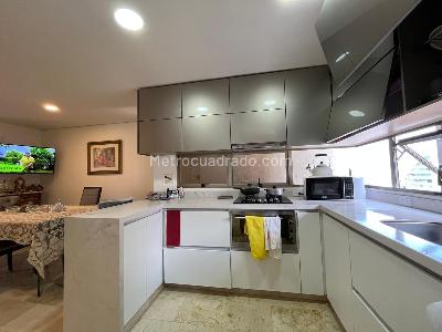 Apartamento de 2 alcobas en venta en El Poblado Loma De Los Parra, Medellín, 135 m² · foto 7 de 17