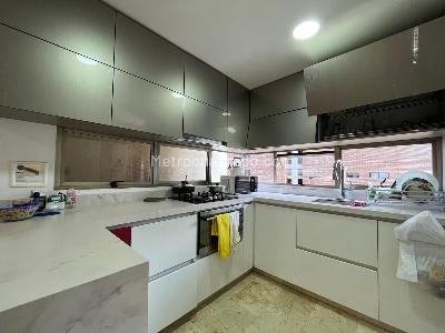 Apartamento de 2 alcobas en venta en El Poblado Loma De Los Parra, Medellín, 135 m² · foto 8 de 17