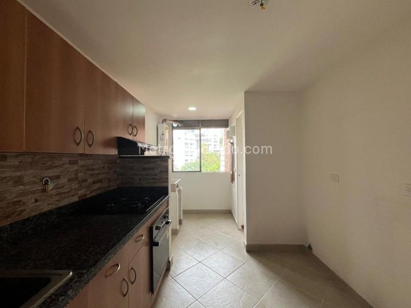 Spacious 3BR Apartment with Gym in Los Balsos - 5