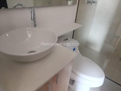Apartamento de 3 alcobas en arriendo en El Poblado Los Gonzales, Medellín, 76 m² · foto 17 de 18