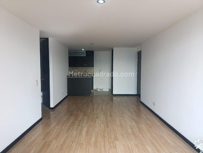 Apartamento de 3 Alcobas con Balcón y Parqueo Cubierto en El Poblado Los Gonzales - 4