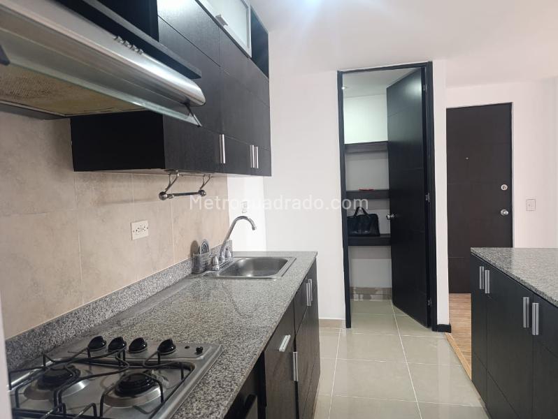 Apartamento de 3 Alcobas con Balcón y Parqueo Cubierto en El Poblado Los Gonzales - 5