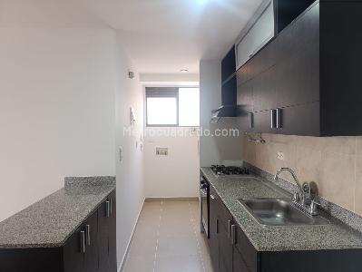 Apartamento de 3 alcobas en arriendo en El Poblado Los Gonzales, Medellín, 76 m² · foto 6 de 18