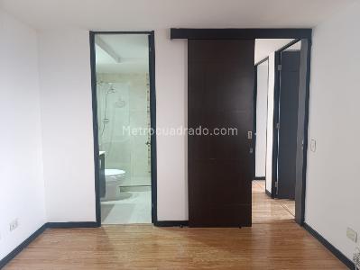 Apartamento de 3 alcobas en arriendo en El Poblado Los Gonzales, Medellín, 76 m² · foto 9 de 18