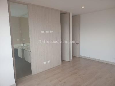 Apartamento de 3 alcobas en arriendo en El Poblado Castropol, Medellín, 135 m² · foto 11 de 20