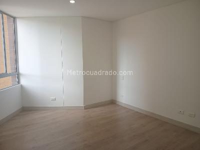 Apartamento de 3 alcobas en arriendo en El Poblado Castropol, Medellín, 135 m² · foto 12 de 20