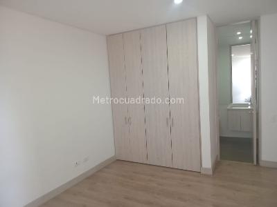 Apartamento de 3 alcobas en arriendo en El Poblado Castropol, Medellín, 135 m² · foto 13 de 20