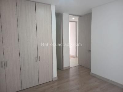 Apartamento de 3 alcobas en arriendo en El Poblado Castropol, Medellín, 135 m² · foto 14 de 20