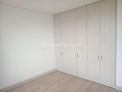 Apartamento de 3 alcobas en arriendo en El Poblado Castropol, Medellín, 135 m² · foto 16 de 20