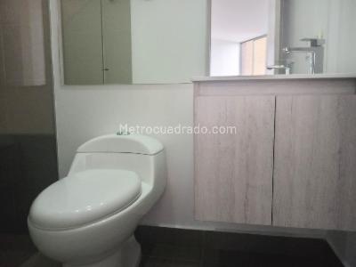 Apartamento de 3 alcobas en arriendo en El Poblado Castropol, Medellín, 135 m² · foto 18 de 20