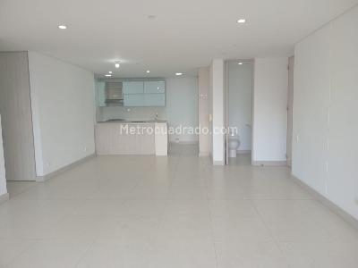 Apartamento de 3 alcobas en arriendo en El Poblado Castropol, Medellín, 135 m² · foto 2 de 20