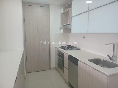 Apartamento de 3 alcobas en arriendo en El Poblado Castropol, Medellín, 135 m² · foto 6 de 20