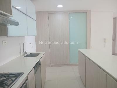Apartamento de 3 alcobas en arriendo en El Poblado Castropol, Medellín, 135 m² · foto 7 de 20
