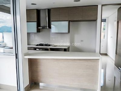 Apartamento de 3 alcobas en arriendo en La Florida, Medellín, 140 m² · foto 4 de 16