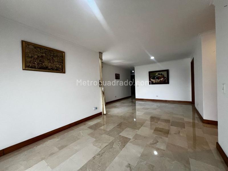 3BR Apartment with Balcony in El Poblado (Gated Unit) - 3