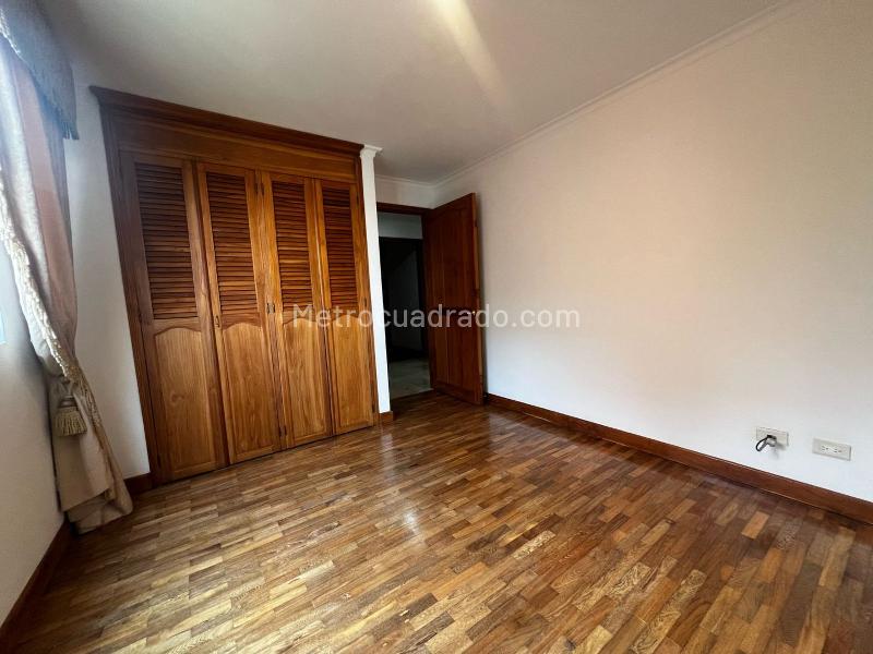 3BR Apartment with Balcony in El Poblado (Gated Unit) - 8