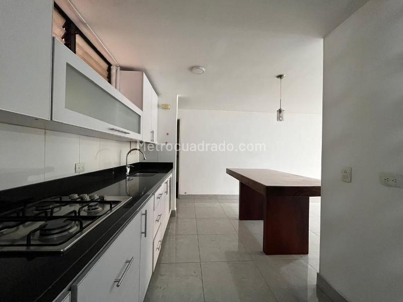 2BR Apartment with Terrace and Covered Parking in El Poblado - 3