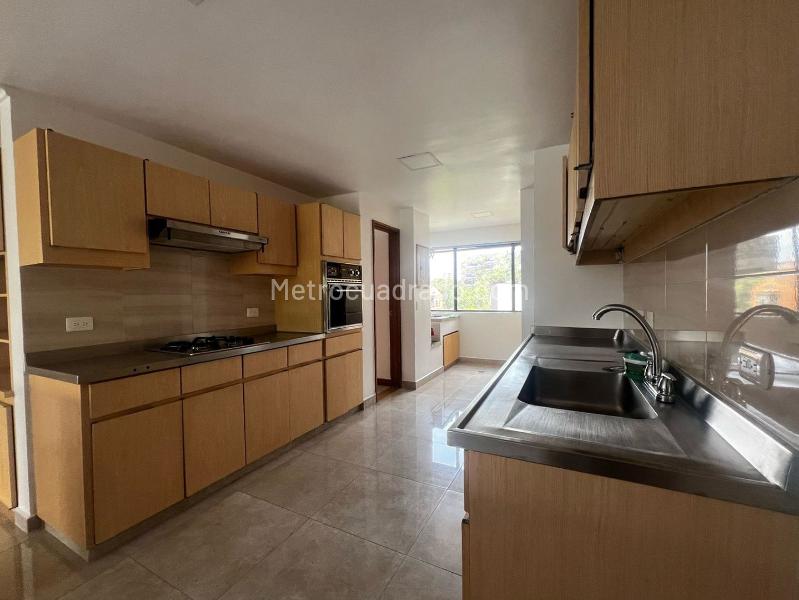 Apartamento en Arriendo, Poblado, Medellín - Więcej