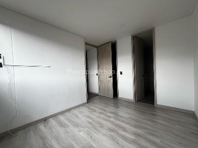 Apartamento de 2 alcobas en arriendo en Envigado, Envigado, 76 m² · foto 9 de 13