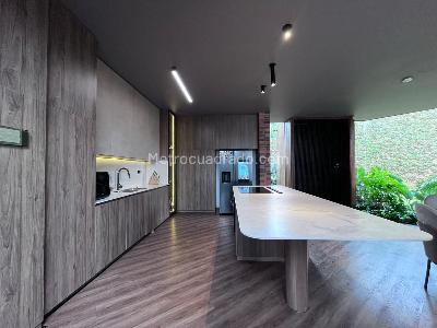 Casa de 5 alcobas en venta en Envigado, Envigado, 1113 m² · foto 6 de 20