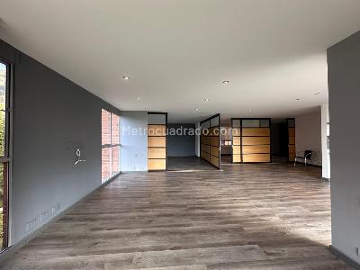 Apartamento de 2 alcobas en arriendo en El Poblado, Medellín, 170 m² · foto 2 de 19