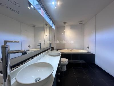 Apartamento de 2 alcobas en arriendo en El Poblado, Medellín, 170 m² · foto 16 de 19