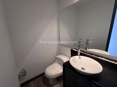 Apartamento de 2 alcobas en arriendo en El Poblado, Medellín, 170 m² · foto 18 de 19