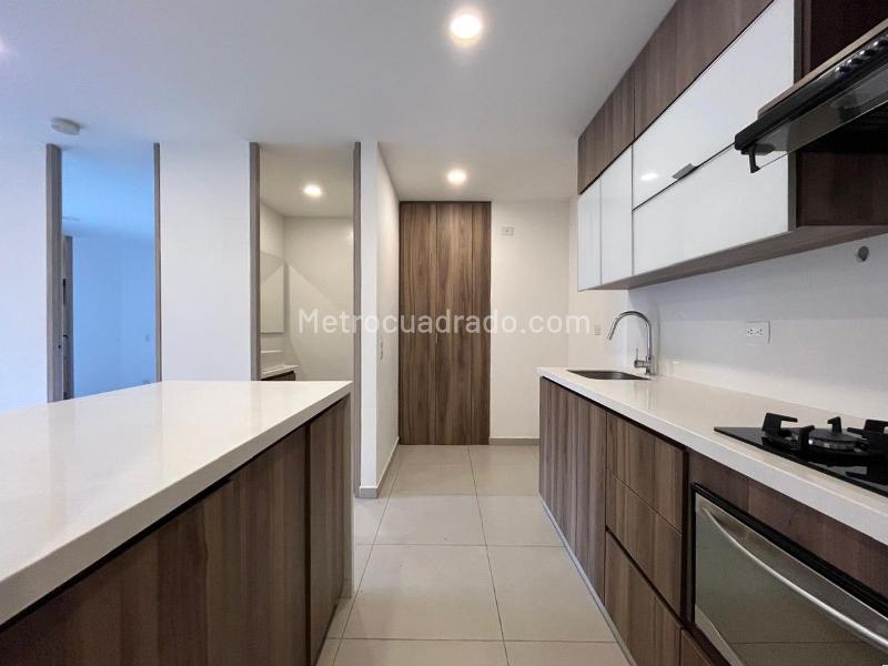 Apartamento Tipo Estudio de 1 Alcoba con Balcón en Los Balsos No. 2 - 6