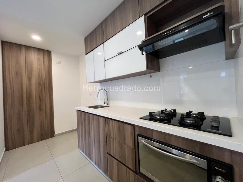 Apartamento Tipo Estudio de 1 Alcoba con Balcón en Los Balsos No. 2 - 8