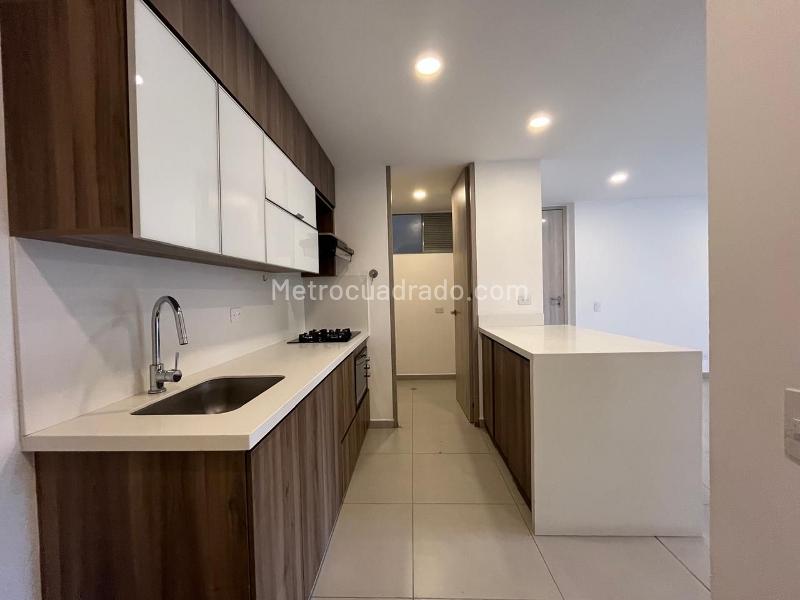 Apartamento Tipo Estudio de 1 Alcoba con Balcón en Los Balsos No. 2 - 9