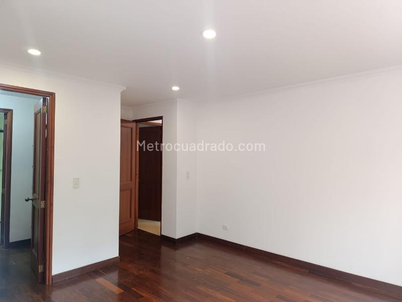 Cozy 1BR Apartment in Quiet Area of El Poblado - 9
