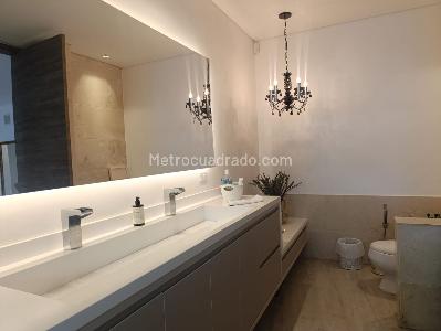 Casa de 4 alcobas en venta en El Poblado, Medellín, 590 m² · foto 19 de 20