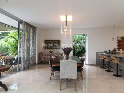 Casa de 4 alcobas en venta en El Poblado, Medellín, 590 m² · foto 2 de 20