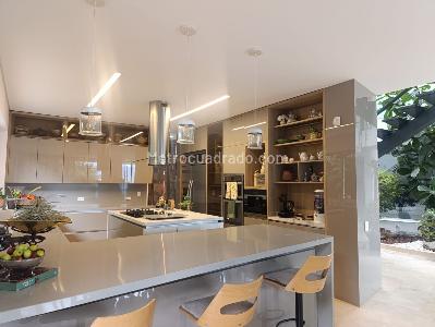 Casa de 4 alcobas en venta en El Poblado, Medellín, 590 m² · foto 6 de 20