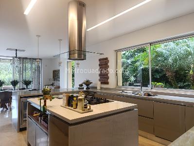 Casa de 4 alcobas en venta en El Poblado, Medellín, 590 m² · foto 7 de 20