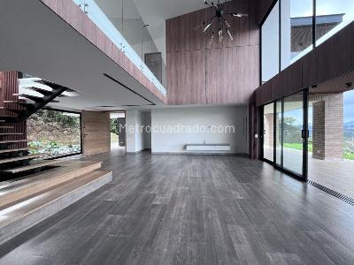 Casa de 4 alcobas en venta en Envigado, Envigado, 507 m² · foto 3 de 20