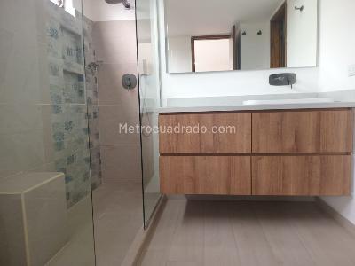 Apartamento de 3 alcobas en venta en El Poblado, Medellín, 211 m² · foto 16 de 18