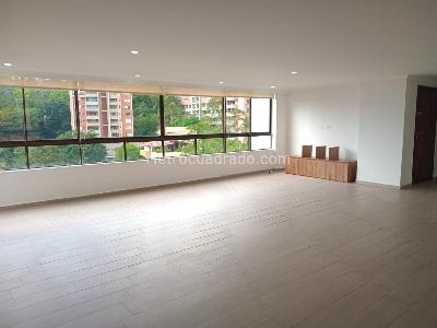 Apartamento de 3 alcobas en venta en El Poblado, Medellín, 211 m² · foto 2 de 18