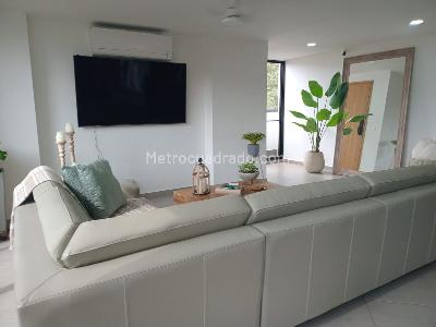 Apartamento de 3 alcobas en venta en El Poblado, Medellín, 130 m² · foto 2 de 19