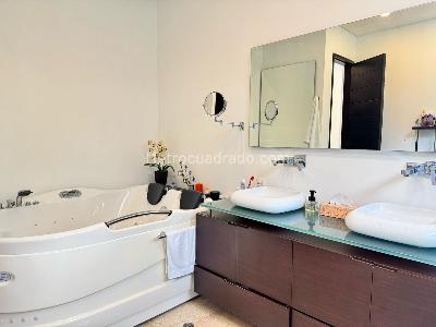 Casa de 5 alcobas en venta en El Poblado, Medellín, 600 m² · foto 15 de 19