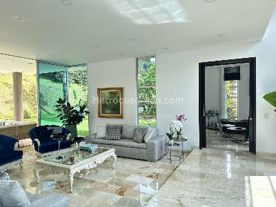 Casa de 5 alcobas en venta en El Poblado, Medellín, 600 m² · foto 2 de 19