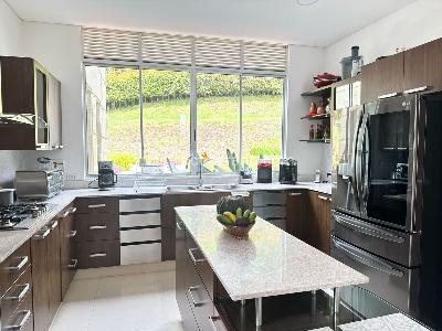 Casa de 5 alcobas en venta en El Poblado, Medellín, 600 m² · foto 8 de 19