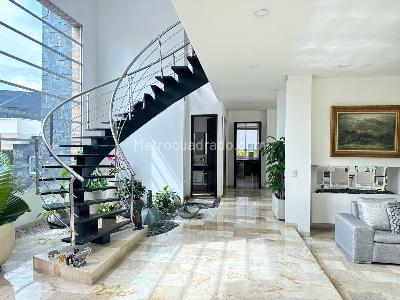 Casa de 5 alcobas en venta en El Poblado, Medellín, 600 m² · foto 9 de 19
