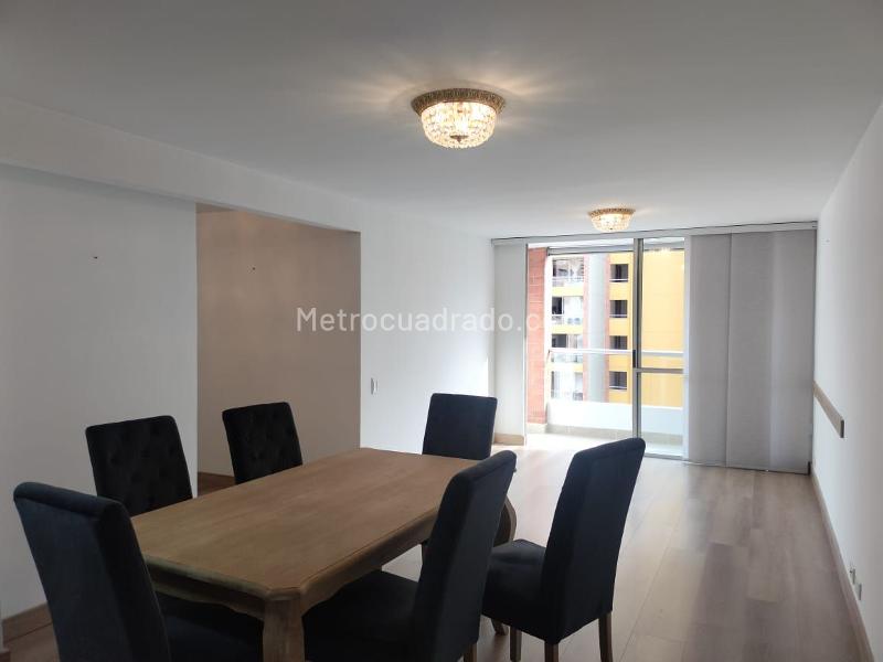 Apartamento de 2 Alcobas con Balcón en El Poblado