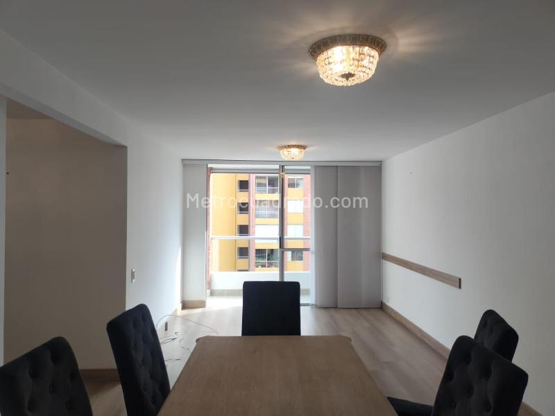 Apartamento de 2 Alcobas con Balcón en El Poblado - 2